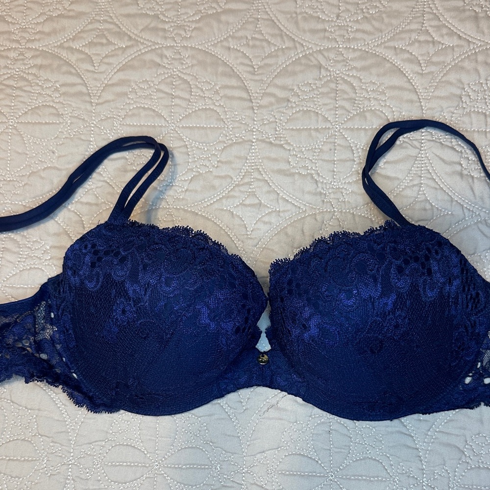 Vintage Victoria’s Secret Demi push-up lace Navy Blue bra